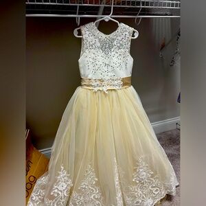 Stunning girls flower girl/pageant/photo shoot dress for your little princess!